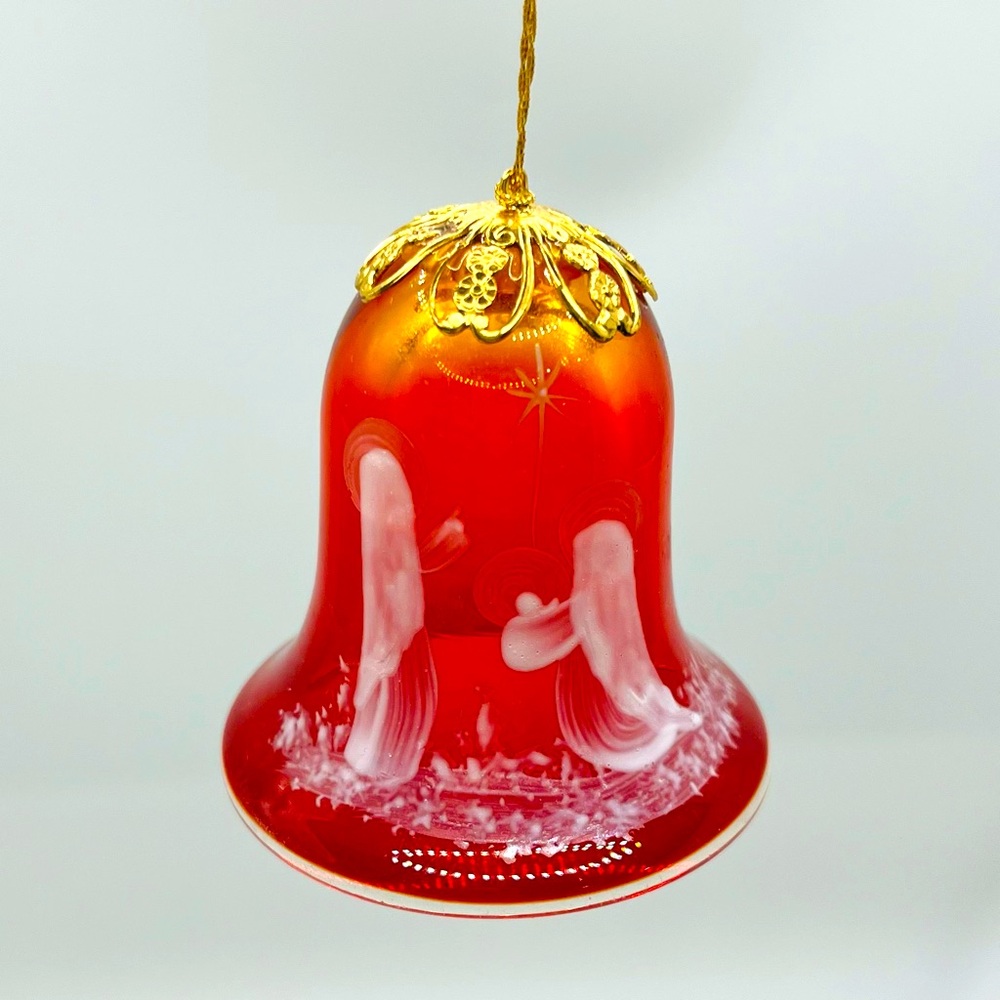 Pairpoint ‘98  Amberina 2” Hand Blown Glass, Hand Painted Manger Scene Ornament.